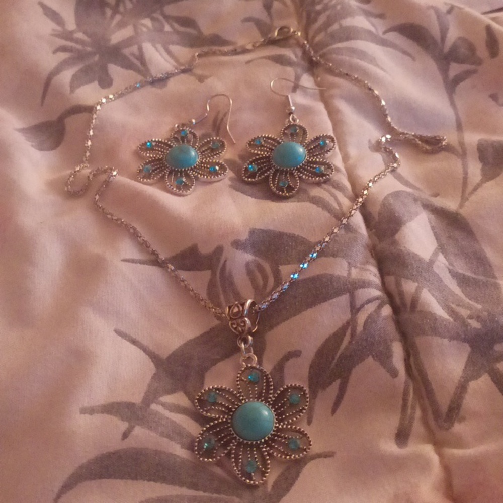 NEW Torquoise & Silver Earrings& Necklace Set - Picture 3 of 6